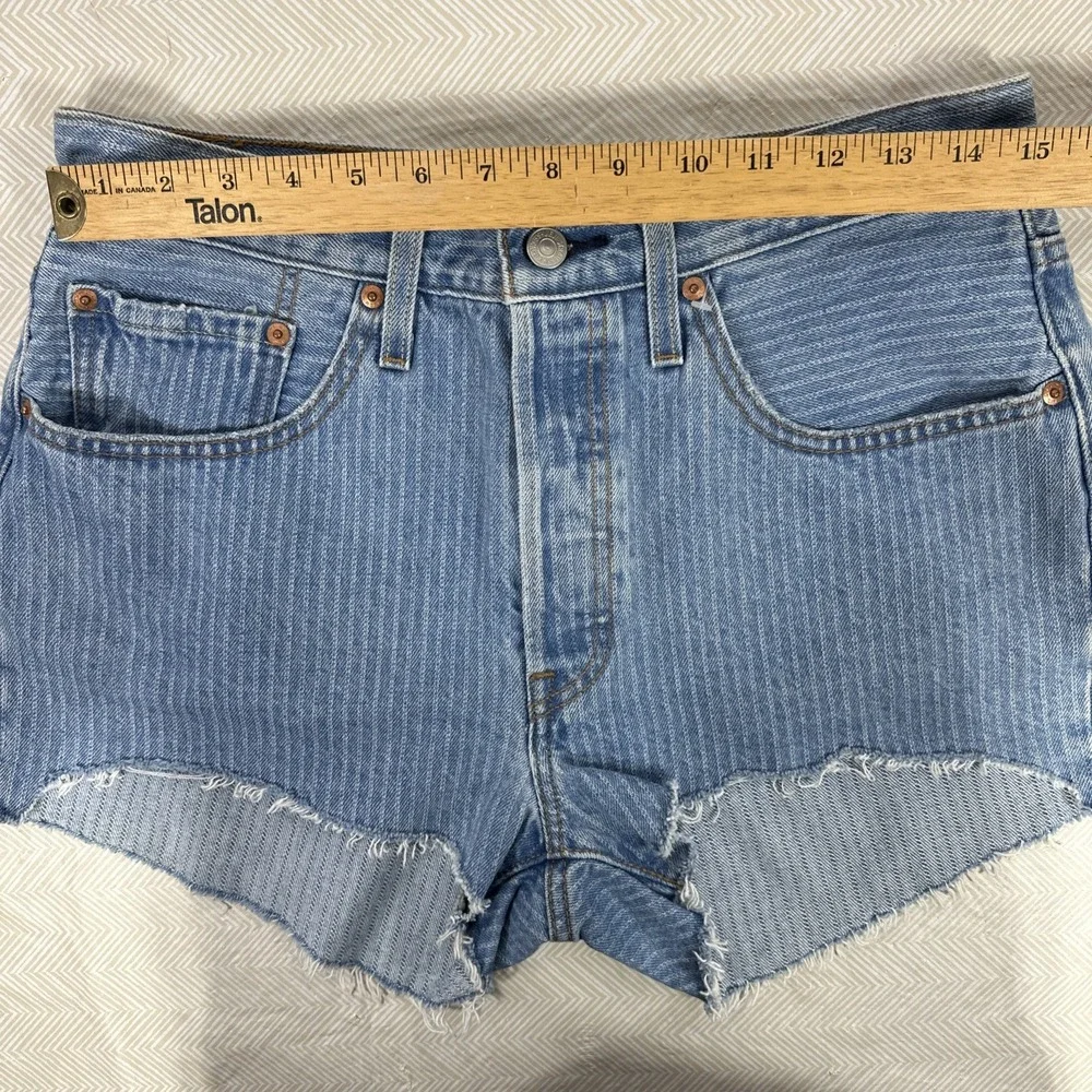 Levis 501 Shorts Womens Cut Offs Button Fly‎ Distressed Blue Medium Wash Size 30 - Picture 3 of 9